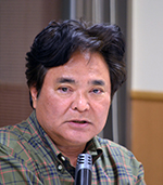 ㌴