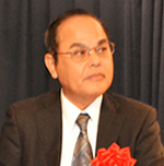 یq